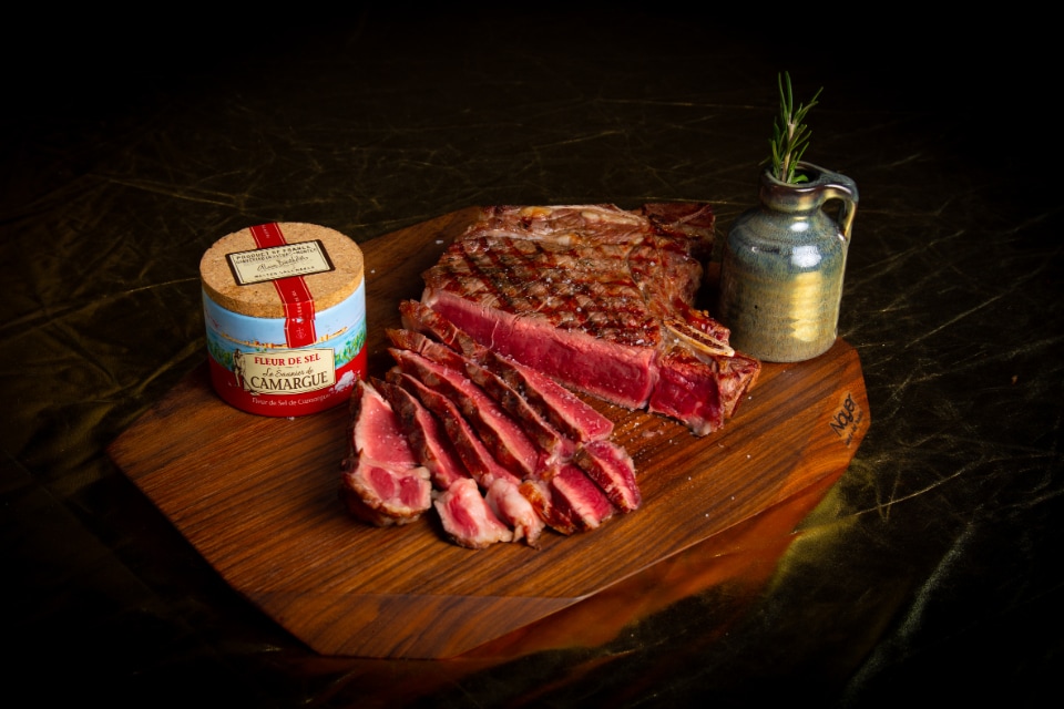 Clubsteak met gerookte paprikasaus | Recepten | Vleesvee Integratie Twente VIT'S