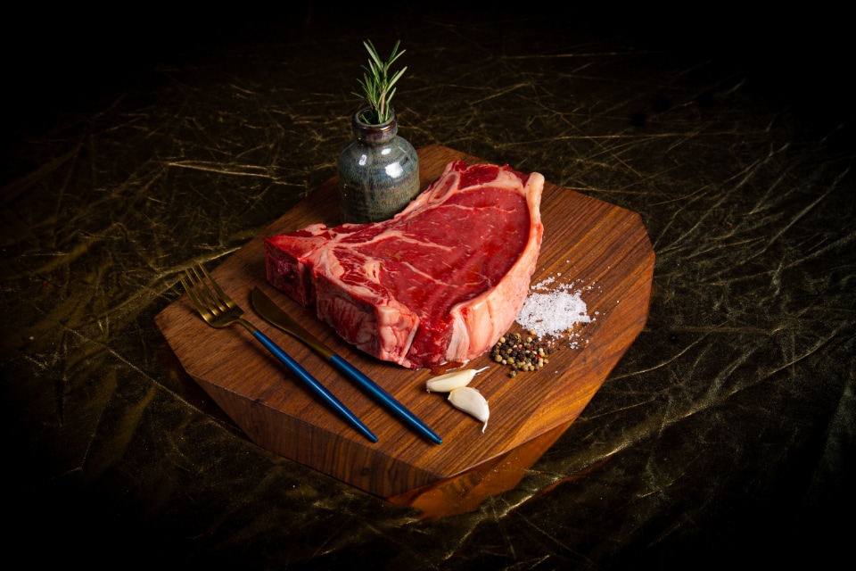 Clubsteak met gerookte paprikasaus | Recepten | Vleesvee Integratie Twente VIT'S